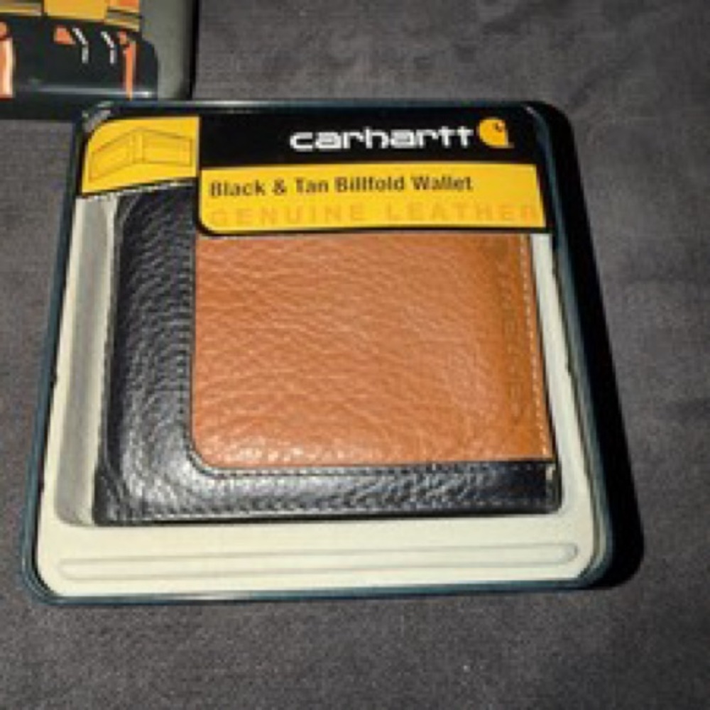 NWT Carhartt Sandokan Black and Tan Leather Pass Case Bifold Wallet - Picture 3 of 8